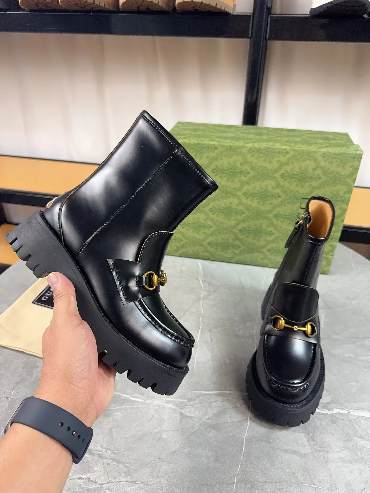 Men's shoes 💰640💰 New model from Gucci, double GG groove thick-soled loafers. The original version is made 1:1. Super beautiful quality, classic model at the counter. ❶Upper: original open-edge beaded cowhide ❷Inner lining: water-dyed cowhide ❸Feet: water-dyed cowhide ❹Outsole: ultra-light original sole ❺thick sole heightening: 3.5cn ❻Packing: original packaging ❼Number: 35-42 (41 41 customized, non-refundable) Men's model: 38-46 (45, 46 customized, non-refundable)